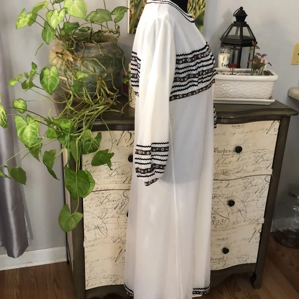 VINTAGE SNAP BUTTON NIGHTGOWN BISHOP SLEEVES WHITE SIZE SMALL TO MEDIUM - Picture 5 of 14